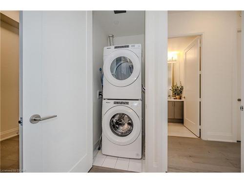 Ph114-9000 Jane Street, Concord, ON - Indoor Photo Showing Laundry Room