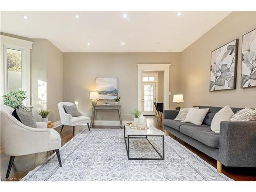 274 Alma Street, Rockwood, ON - Indoor Photo Showing Living Room