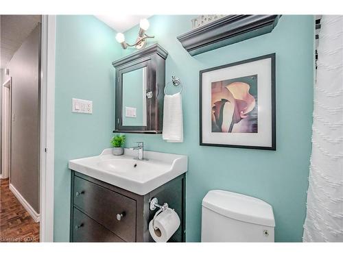 511-105 Conroy Crescent, Guelph, ON - Indoor Photo Showing Bathroom