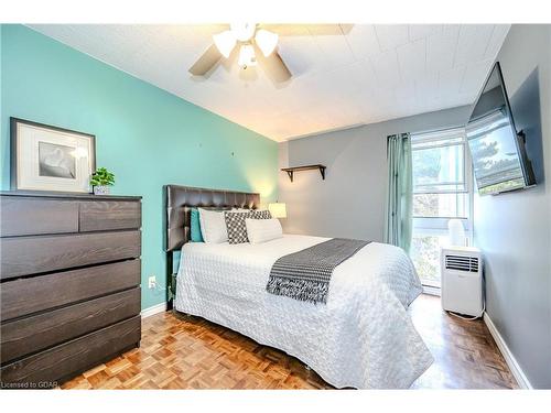 511-105 Conroy Crescent, Guelph, ON - Indoor Photo Showing Bedroom