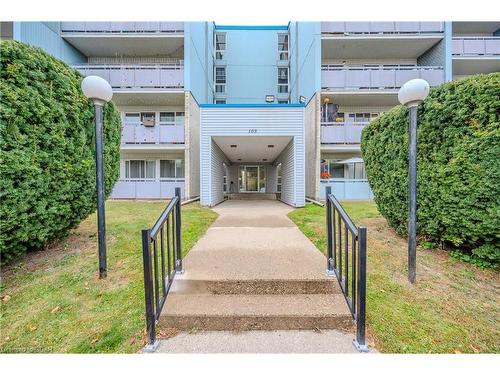 511-105 Conroy Crescent, Guelph, ON - Outdoor With Balcony