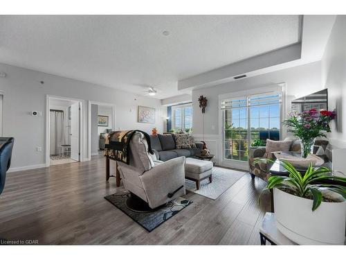 423-1440 Gordon Street, Guelph, ON - Indoor Photo Showing Living Room