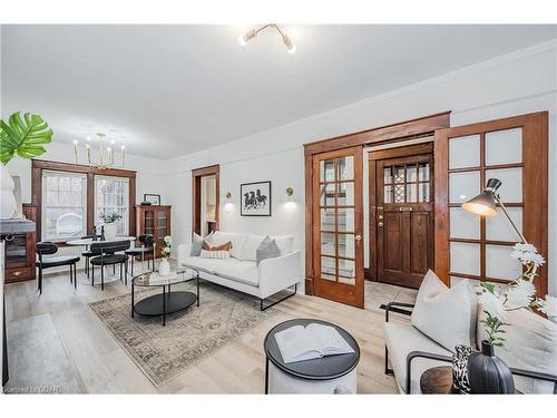 7 Meadowview Avenue, Guelph, ON - Indoor Photo Showing Living Room