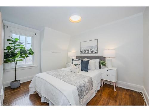 7 Meadowview Avenue, Guelph, ON - Indoor Photo Showing Bedroom