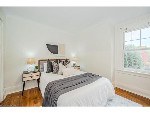 7 Meadowview Avenue, Guelph, ON - Indoor Photo Showing Bedroom