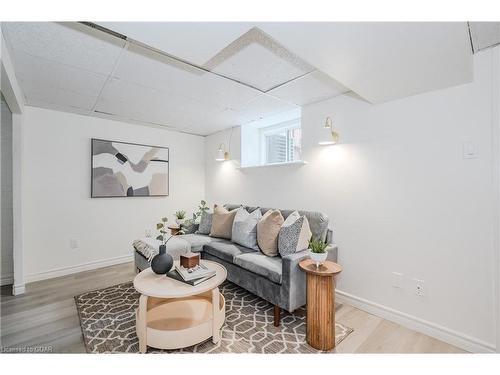 7 Meadowview Avenue, Guelph, ON - Indoor Photo Showing Living Room