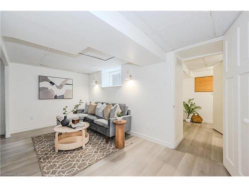 7 Meadowview Avenue, Guelph, ON - Indoor Photo Showing Living Room