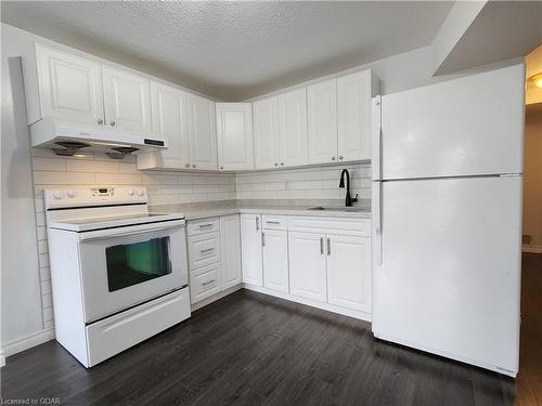 17 Boulder Crescent, Guelph, ON - Indoor Photo Showing Kitchen