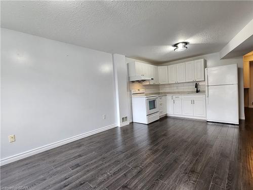 17 Boulder Crescent, Guelph, ON - Indoor Photo Showing Kitchen