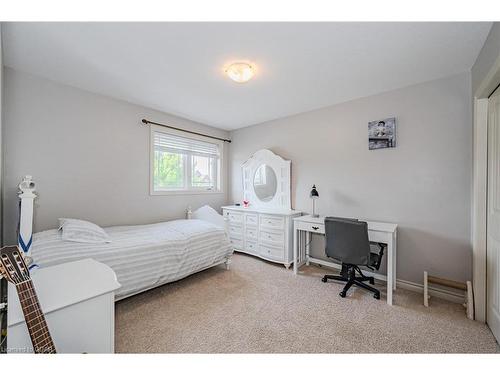 312 Colonial Drive, Guelph, ON - Indoor Photo Showing Bedroom