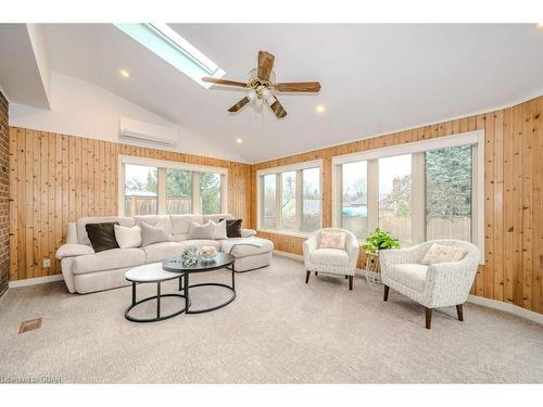 15 Wiltshire Place, Guelph, ON - Indoor Photo Showing Living Room