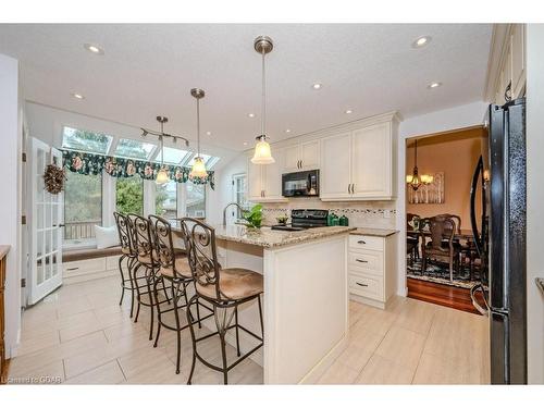 15 Wiltshire Place, Guelph, ON - Indoor Photo Showing Kitchen With Upgraded Kitchen