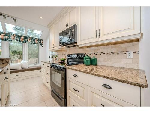 15 Wiltshire Place, Guelph, ON - Indoor Photo Showing Kitchen