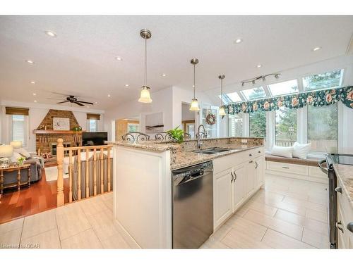 15 Wiltshire Place, Guelph, ON - Indoor Photo Showing Kitchen With Double Sink With Upgraded Kitchen