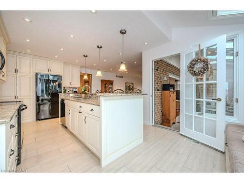 15 Wiltshire Place, Guelph, ON - Indoor Photo Showing Kitchen With Upgraded Kitchen