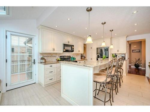 15 Wiltshire Place, Guelph, ON - Indoor Photo Showing Kitchen With Upgraded Kitchen