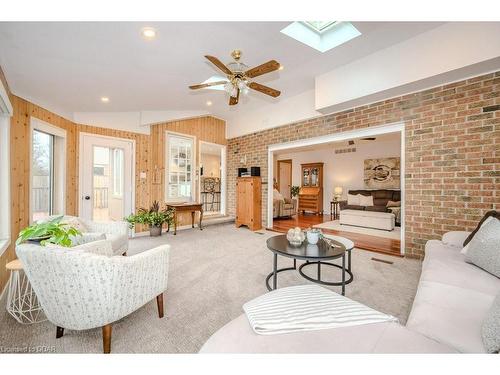 15 Wiltshire Place, Guelph, ON - Indoor Photo Showing Living Room