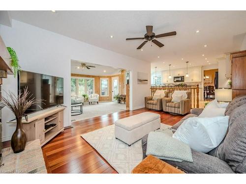 15 Wiltshire Place, Guelph, ON - Indoor Photo Showing Living Room