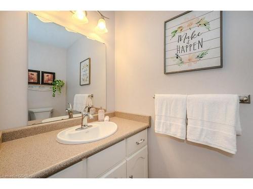 15 Wiltshire Place, Guelph, ON - Indoor Photo Showing Bathroom