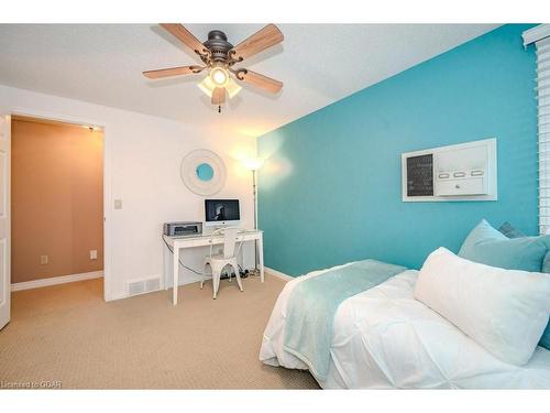 15 Wiltshire Place, Guelph, ON - Indoor Photo Showing Bedroom