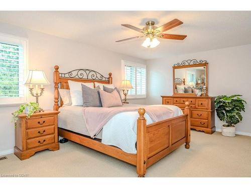 15 Wiltshire Place, Guelph, ON - Indoor Photo Showing Bedroom