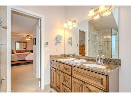 15 Wiltshire Place, Guelph, ON - Indoor Photo Showing Bathroom