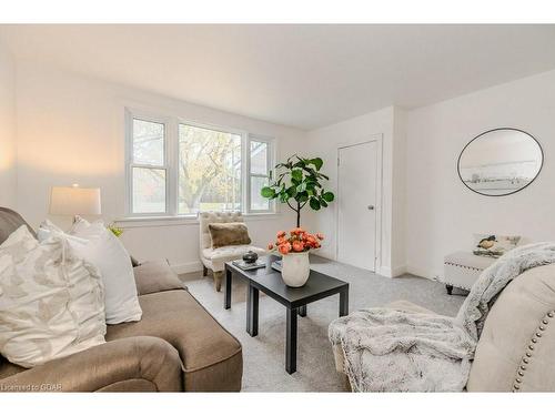 80 York Road, Guelph, ON - Indoor Photo Showing Living Room