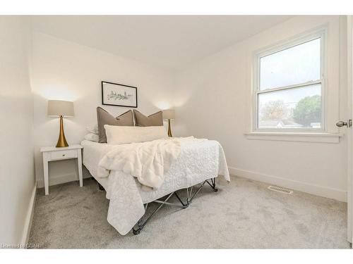 80 York Road, Guelph, ON - Indoor Photo Showing Bedroom