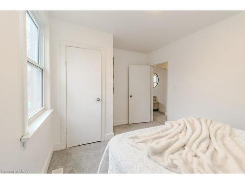 80 York Road, Guelph, ON - Indoor Photo Showing Bedroom