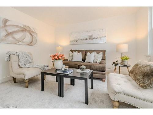 80 York Road, Guelph, ON - Indoor Photo Showing Living Room