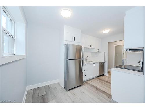 204-10 Glenbrook Drive, Guelph, ON - Indoor Photo Showing Kitchen