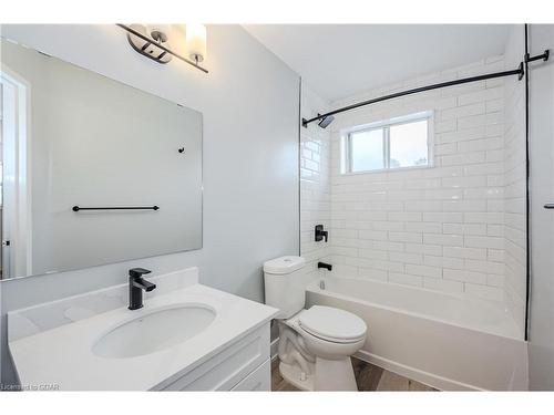 204-10 Glenbrook Drive, Guelph, ON - Indoor Photo Showing Bathroom