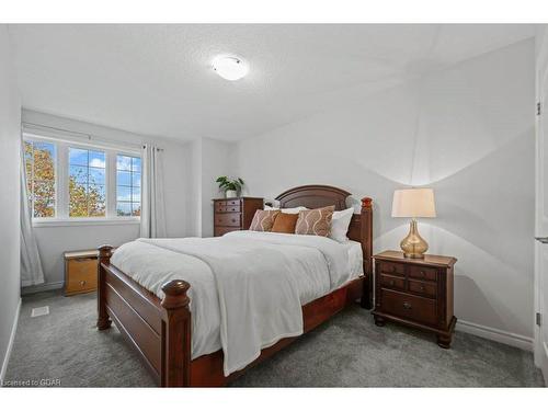 15 Jeffrey Drive, Guelph, ON - Indoor Photo Showing Bedroom