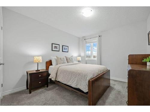 15 Jeffrey Drive, Guelph, ON - Indoor Photo Showing Bedroom