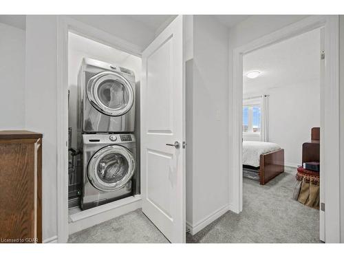 15 Jeffrey Drive, Guelph, ON - Indoor Photo Showing Laundry Room