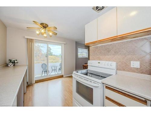 302-57 Conroy Crescent, Guelph, ON - Indoor Photo Showing Kitchen