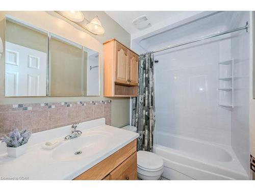 302-57 Conroy Crescent, Guelph, ON - Indoor Photo Showing Bathroom