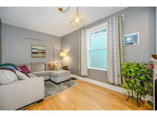 30 Huron Street, Guelph, ON - Indoor Photo Showing Living Room