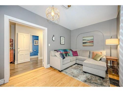 30 Huron Street, Guelph, ON - Indoor Photo Showing Living Room