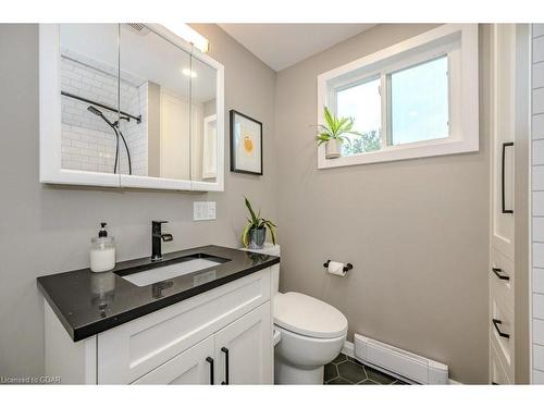 30 Huron Street, Guelph, ON - Indoor Photo Showing Bathroom