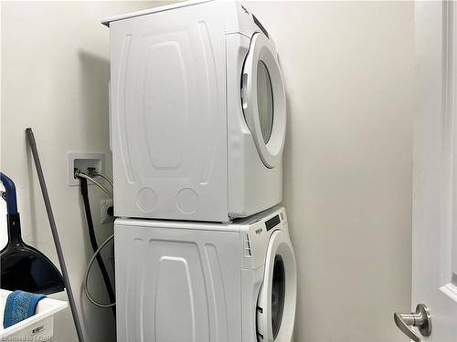 11 Cherry Hill Lane, Barrie, ON - Indoor Photo Showing Laundry Room