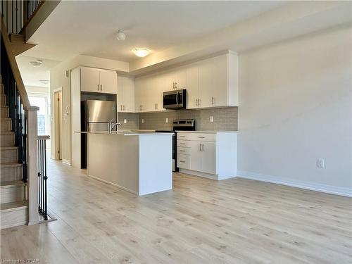 11 Cherry Hill Lane Lane, Barrie, ON - Indoor Photo Showing Kitchen