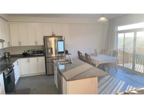 184 Edgar Bonner Avenue Avenue, Guelph/Eramosa, ON - Indoor Photo Showing Kitchen With Upgraded Kitchen