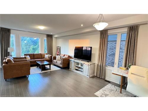 184 Edgar Bonner Avenue Avenue, Guelph/Eramosa, ON - Indoor Photo Showing Living Room