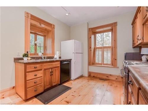 179 Garafraxa Street E, Fergus, ON - Indoor Photo Showing Kitchen