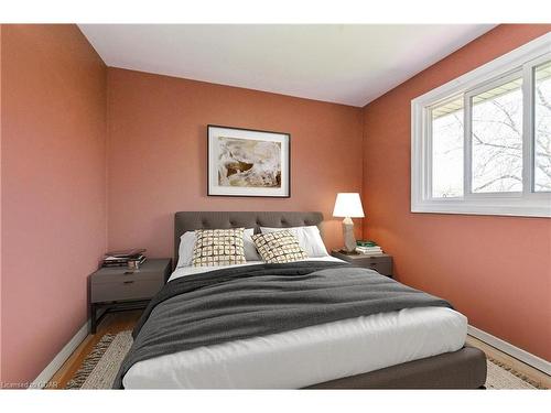 912 Scotland Street, Fergus, ON - Indoor Photo Showing Bedroom