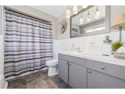 912 Scotland Street, Fergus, ON - Indoor Photo Showing Bathroom