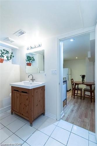 Bsmt-186 Fairleigh Avenue, Hamilton, ON - Indoor Photo Showing Bathroom