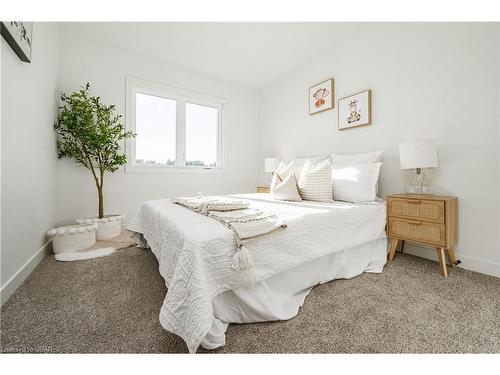 5-41 Fieldstone Lane, Elora, ON - Indoor Photo Showing Bedroom