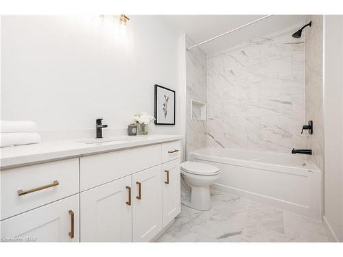 5-41 Fieldstone Lane, Elora, ON - Indoor Photo Showing Bathroom